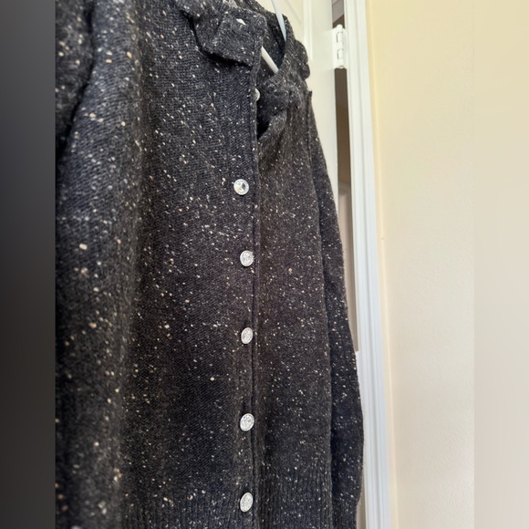 Dk thick warm wool and cashmere sweater with ruffle collar and jeweled buttons - Picture 5 of 7